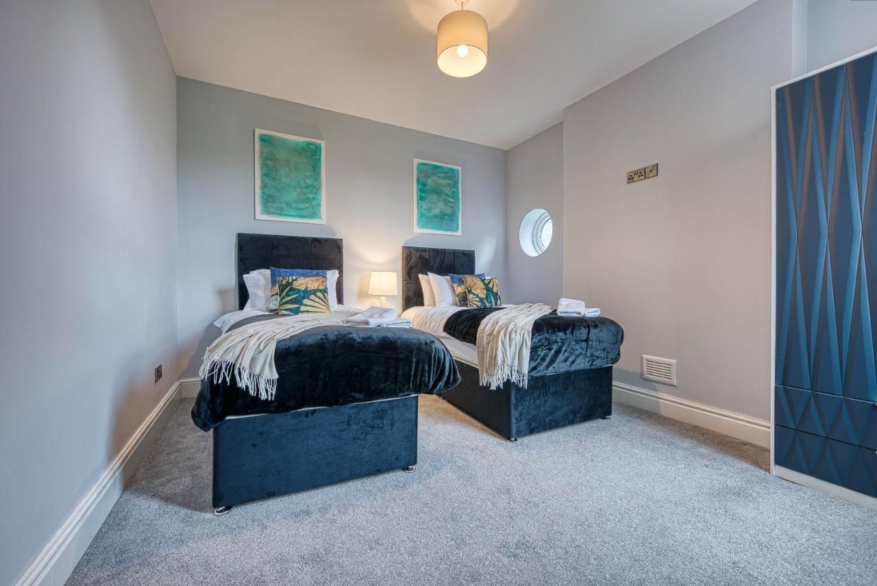 Spacious Nottingham Abode - Sleeps 16 Exterior photo